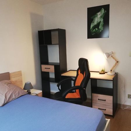 Grand T3 Avec Clim, Parking Et Terrasse Privative - Agen Apartment Bagian luar foto